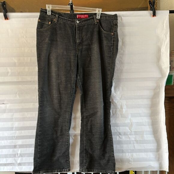 Levi’s Women’s 515 Nouveau Bootcut Jeans Black Low Rise W18 M Stretch Denim - Picture 1 of 6